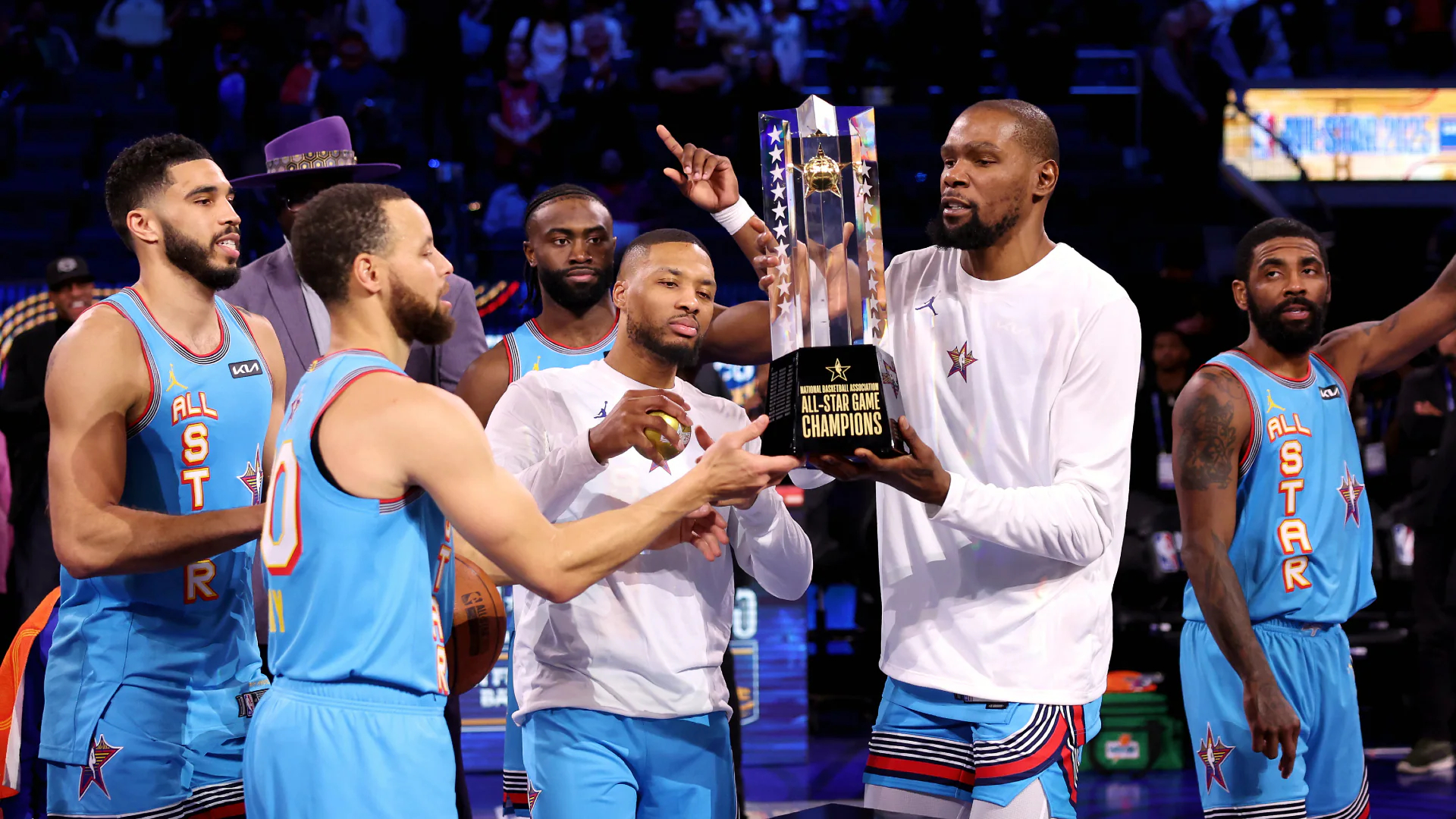 詹姆斯逼近罗德曼NBA篮板王纪录